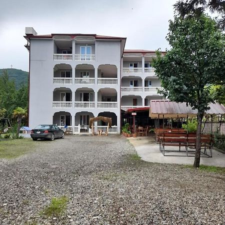 Beliy Dom Hotell Kvariati Exteriör bild
