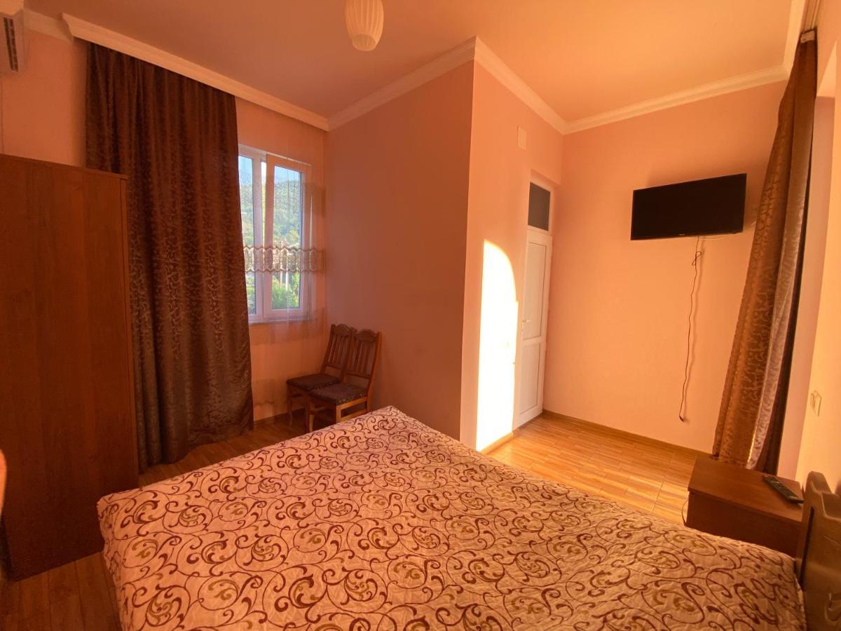 Beliy Dom Hotell Kvariati Exteriör bild
