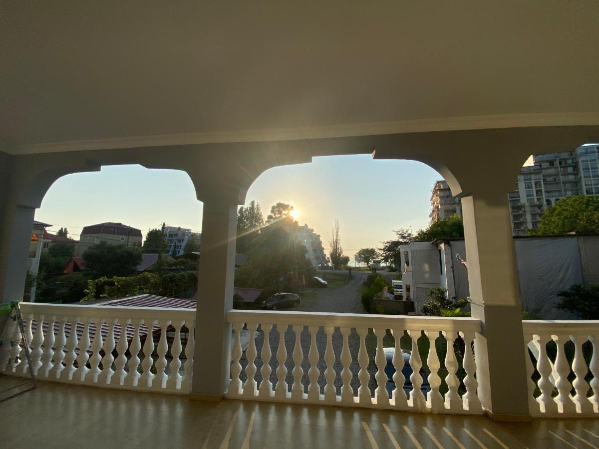 Beliy Dom Hotell Kvariati Exteriör bild