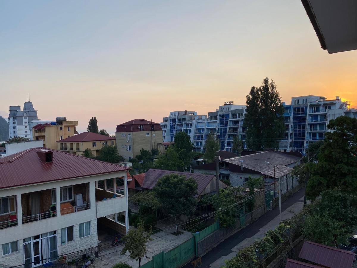 Beliy Dom Hotell Kvariati Exteriör bild