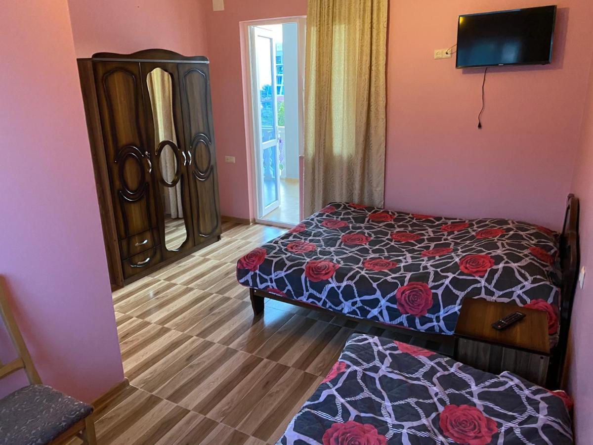 Beliy Dom Hotell Kvariati Exteriör bild