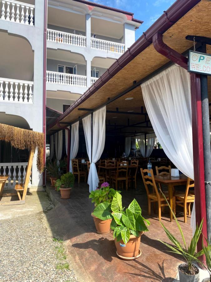 Beliy Dom Hotell Kvariati Exteriör bild