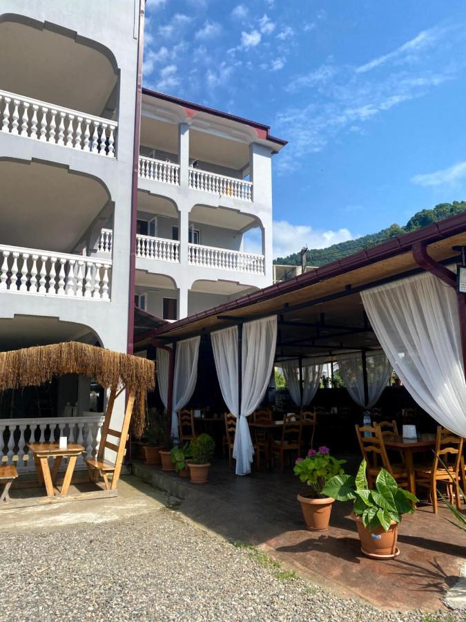 Beliy Dom Hotell Kvariati Exteriör bild