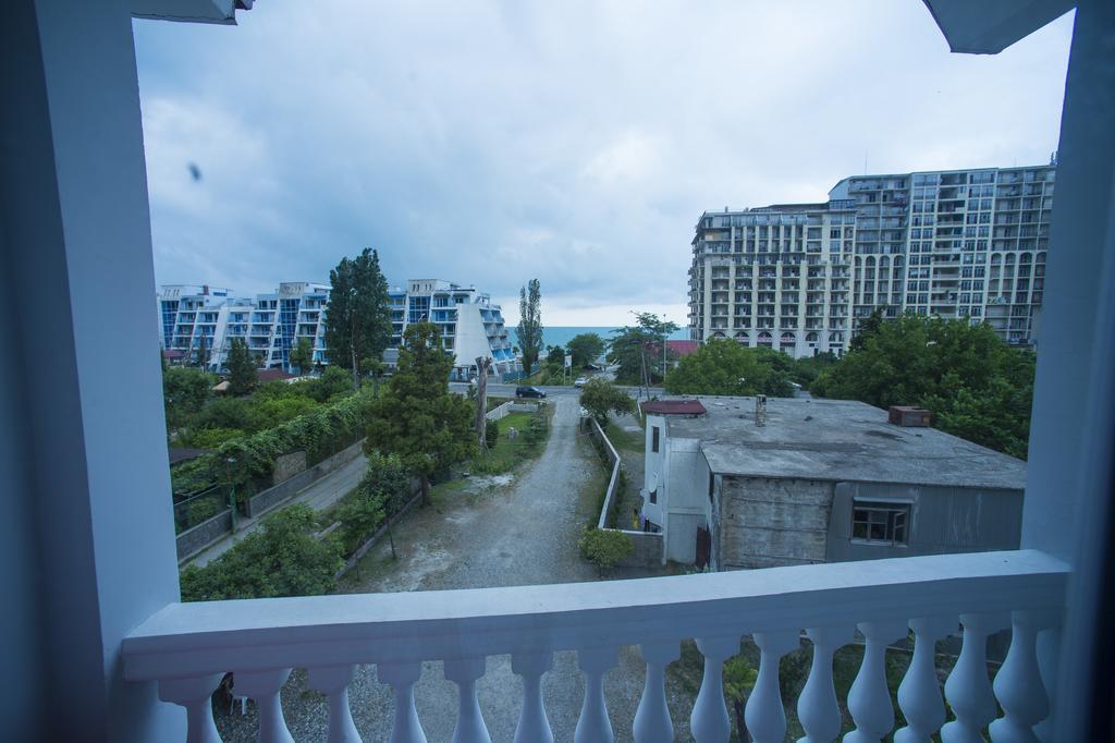 Beliy Dom Hotell Kvariati Exteriör bild